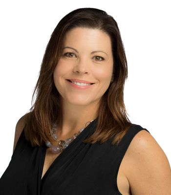 Portrait of Laurie Cushing, REALTOR®.